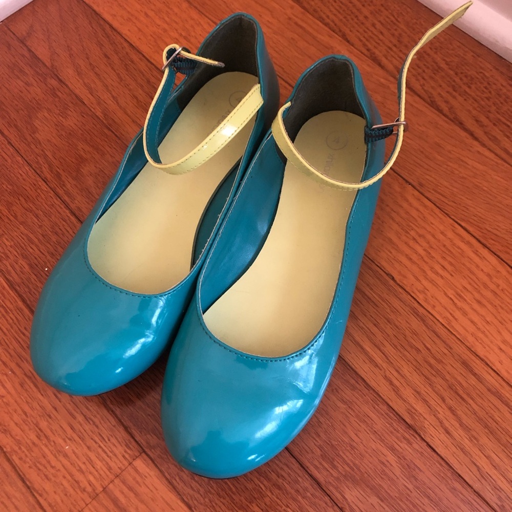Girls flats